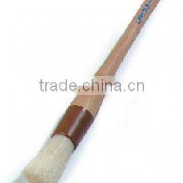 Round brusher with wooden long handle