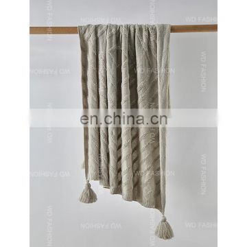 2020 amazon hot sale Tufting jacquard chunky handmade knit with chenile tassel throw blanket