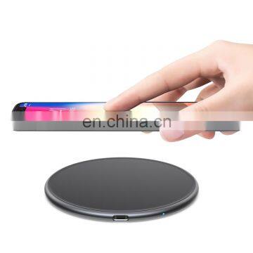 Small shell Wireless Charger Fast Charger for Smartphone Wireless Charging can Charge still with Shell