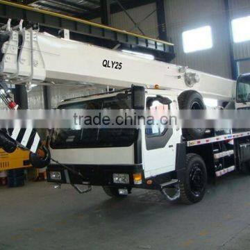 Dongfeng QLY25 4X2 truck crane lifting 25 tons