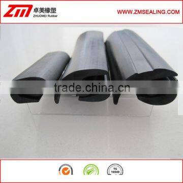 Extruded rubber windshield seal strip