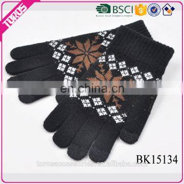 TOROS Passed BSCI test fashion snow pattern three touch screen acrylic cheap winter knit gloves