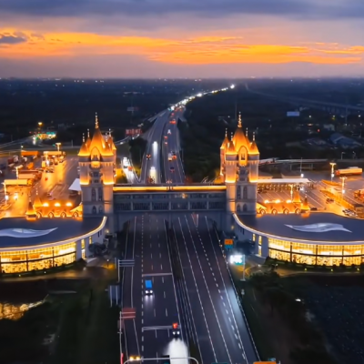 22 Sets of 800x1400mm Single-sided LED Pole Displays at the Baogu Lake Expressway Service Area in Wujin District, Changzhou, Jiangsu Province. photo-5