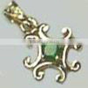 Pendant With Diamonds & Emerald