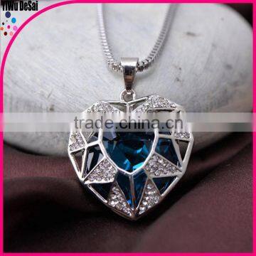 Fashion Luxury Hollow Out Crystal Heart Locket Necklace