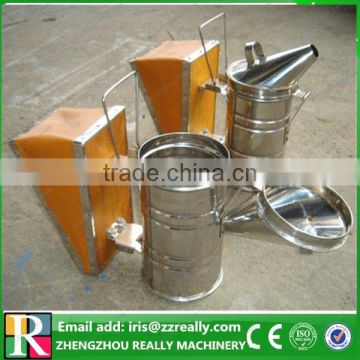 Manual honey bee hive smoker fogging machine