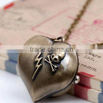 Antique Bronze Heart shape with Skull Flip-Open Cover Pocket Watch Necklace