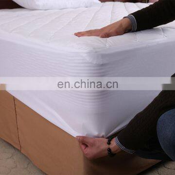 Quilted Mattress Protecting Pad (waterproof) Filled With Super Soft Hypoallergenic Fiber. photo-2