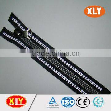 hot sale shenzhen xly fancy special teeth plastic zipper