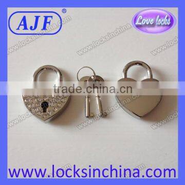 AJF Very Beautiful Heart Shaped Silver Rhinestone Padlock photo-4