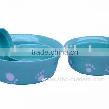 Colored pet bowls in different size