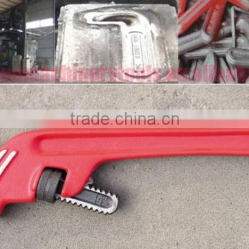 Slanting pipe wrench