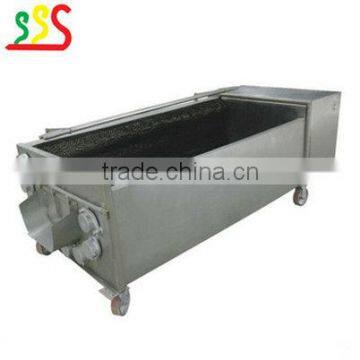 Brush cleaning machine suitabe for vegetable and fruit processing line