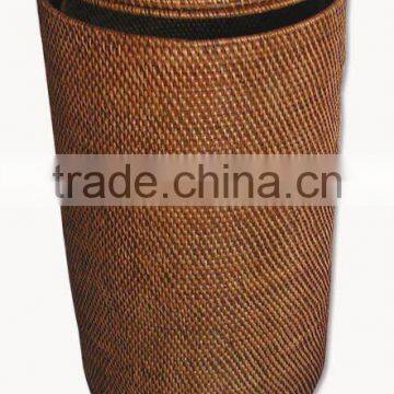 Rattan laundry basket with lid