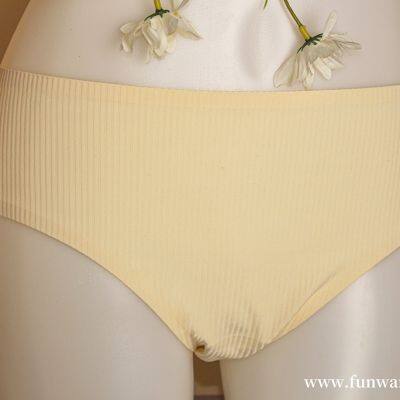 Hot Selling Women's Lingerie Set 2 Piece Wireless Bra and Panty Underwear Sets photo-3