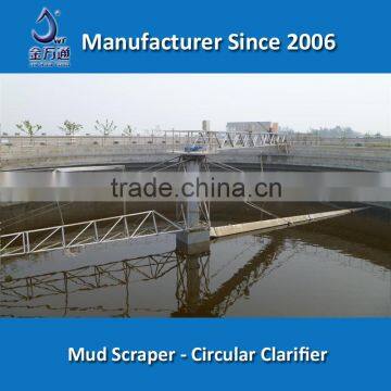 Central drive wastewater clarifier in wastewater treatment