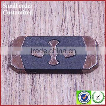 Wholesale custom thin cast embossed metal charms plate for shoelace