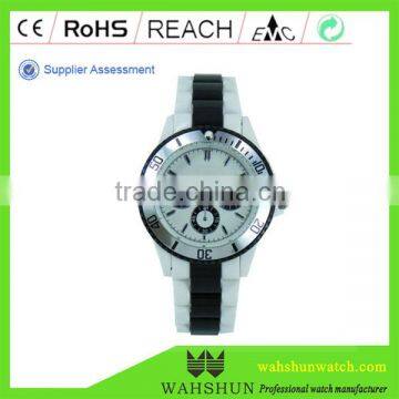 2016 hot plastic stainless steel back water resistant wrist quartz watch
