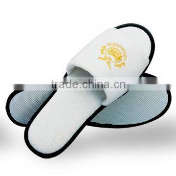 Wholesale white open toe terry hotel slipper with embroidery logo