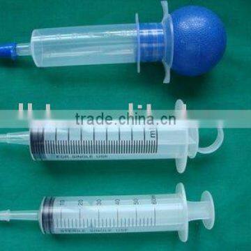 Irrigation syringe