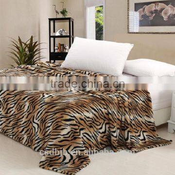 China wholesale 100% Polyester Flannel Fleece Blanket With Satin Binding