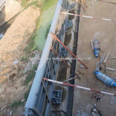 Hydraulic elevator dam  Automatic lifting and lowering of the dam via hydraulic rods