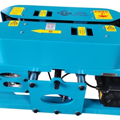 New type of small-sized high-pull force conveyor