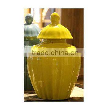 Chinese antique porcelain pot in yellow LJ-130