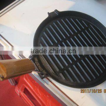 wood hadle cast iron pan