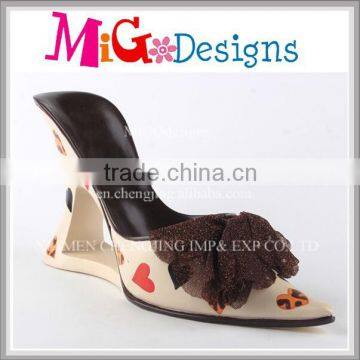 Custom Sexy High Heel Shoe Decorative Resin Wine Bottle Holders photo-2