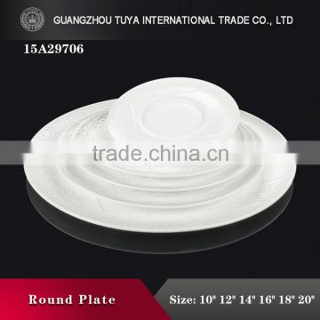 Different sizes of white circular plate