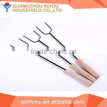 Wooden Handle Metal Shaft extendable promotional bbq fork