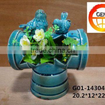 Small flower vase to decorate your table