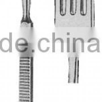 Retractors With Curved Style