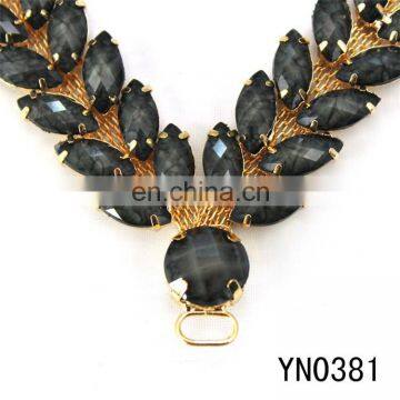 New Acrylic Black V-shaped Gold Shoes Rhinestone Accessories photo-3