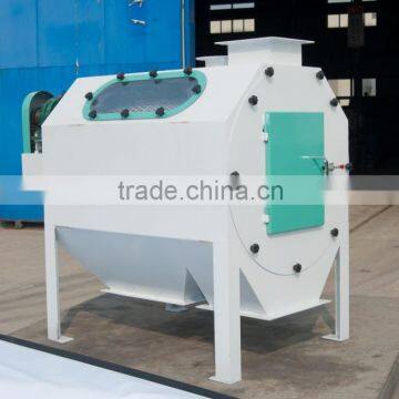 cylinder pellet cleaner equipped with different sizes of screeners