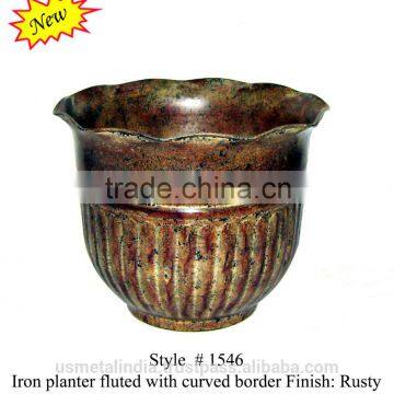 Iron Planter Fluted Hammered with Curved Border