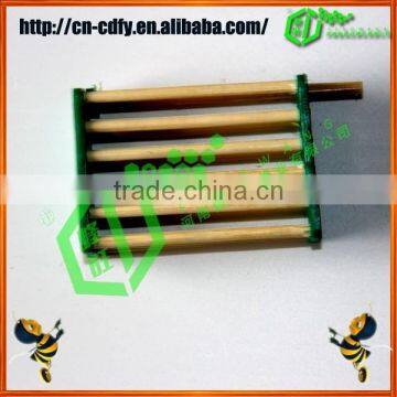 Bamboo And Plastic Bee Queen Cage photo-2