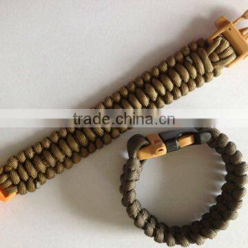 Paracord Survior Bracelet With A Whistle Buckle