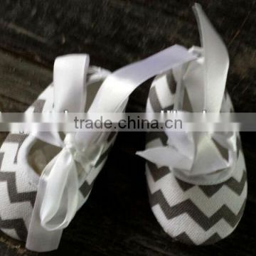 wholesale baby/infant/ Toddlers chevron crib shoes with ribbon bow