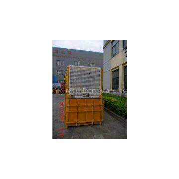 0 - 96 m / min Single Cage Yellow 1000kg SC200 Material Personnel Hoist for Building