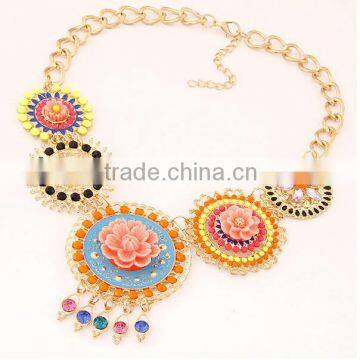 American and European fashion Exquisite Jewelry Resin and Crystal Alloy lacquer Flower Pendant statement Necklace in Stock