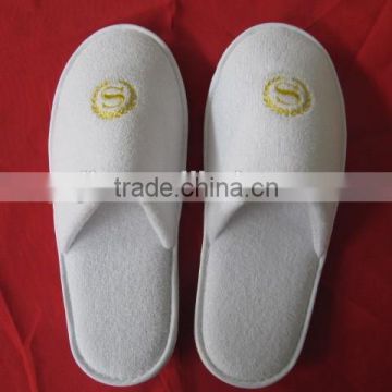 White Towel Man Slippers Terry Cloth Material with Logo for Hotels and Resorts