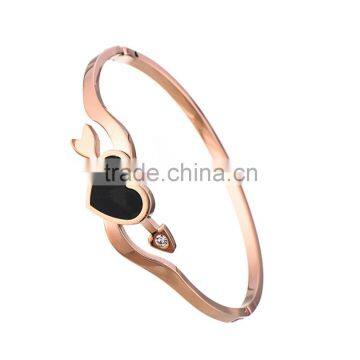 Rose Gold Stainless Steel a Arrow through Heart Love Bangles for Girlfriend