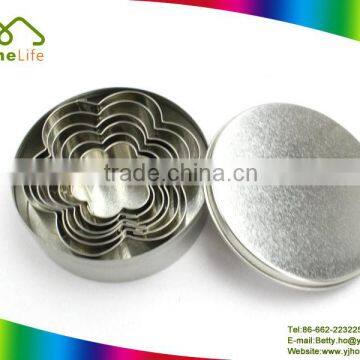 6pcs stainless steel flower shape with tin box sandwich biscuit cookie cutter set