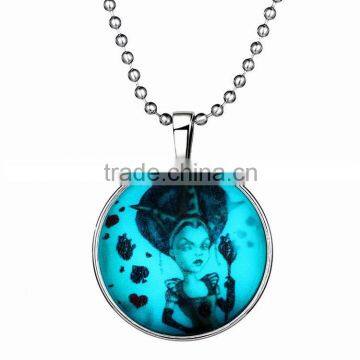 Wholesale online shop Amazon hot sale 2016 jewelry luminous queen picture glow pendant necklace