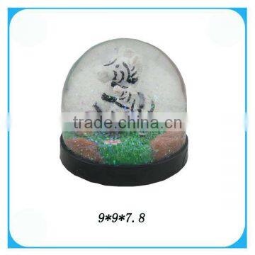 Resin+Plastic Material Animal Globe Snow