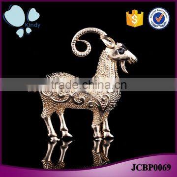 Meaningful fashion jewelry gold plated zinc alloy Chinese zodiac goat brooch