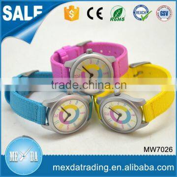 Hot selling design manufacturers promotional gift nylon strap child China watch factory