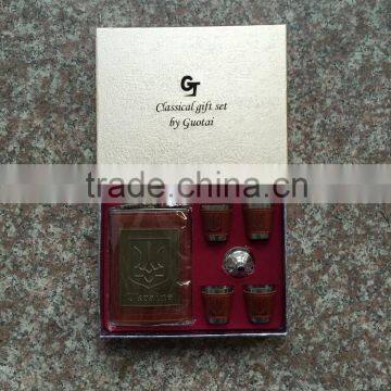 9oz Leather Wrapping Hip Flask and Antique Copper Zinc Alloy Logo and 4 Cups Are Arranged in the Package Box. photo-3